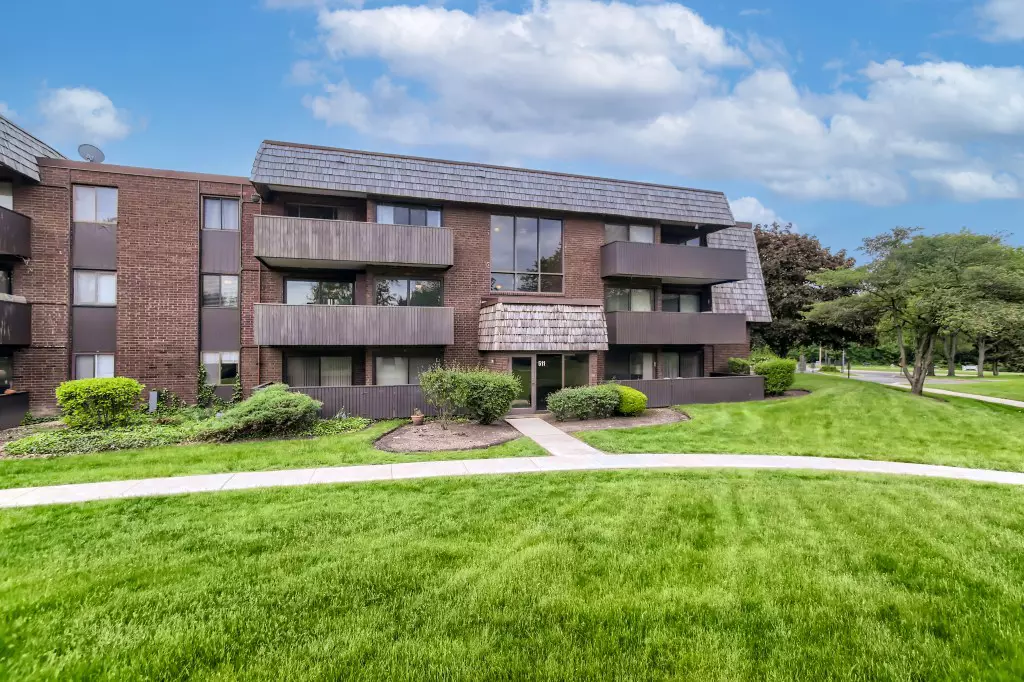 Carol Stream, IL 60188,511 Timber Ridge Drive #203B