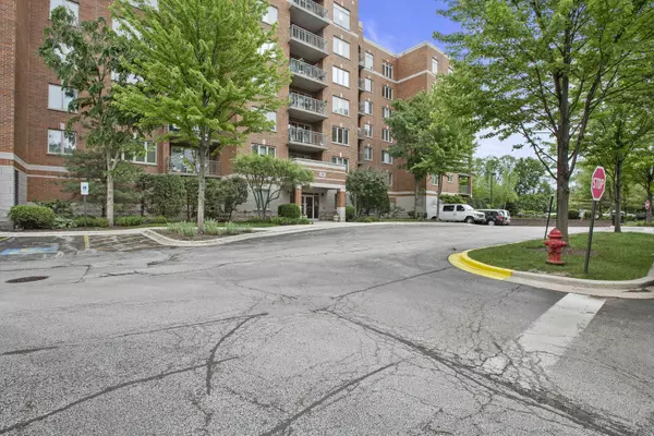 Des Plaines, IL 60016,430 Western Avenue #209