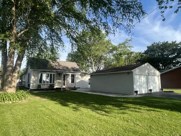 Tuscola, IL 61953,906 N County Road 800 E