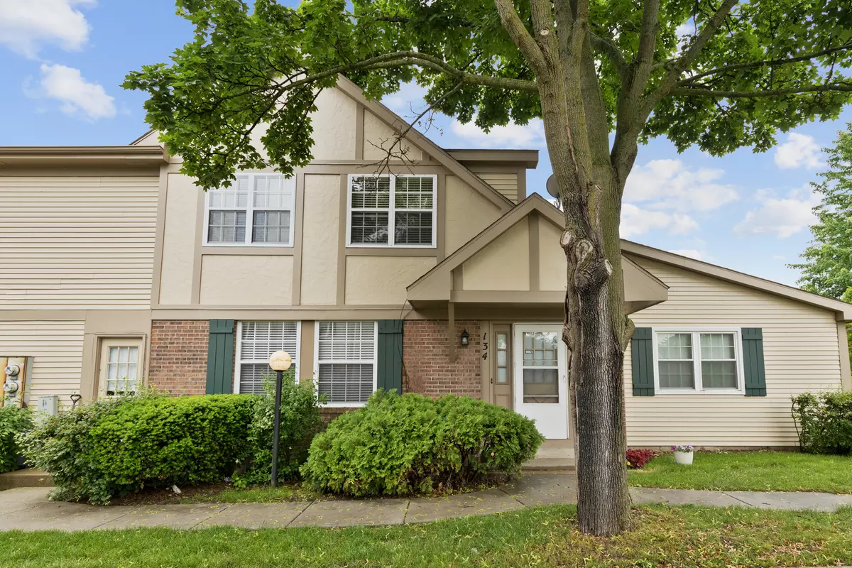 Vernon Hills, IL 60061,134 Brookwood Court #134