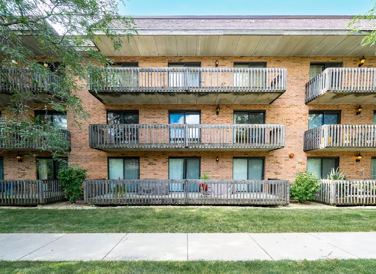 Downers Grove, IL 60516,444 REDONDO Drive #211