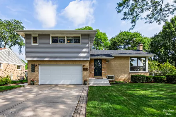 218 W Daniels Road,  Palatine,  IL 60067