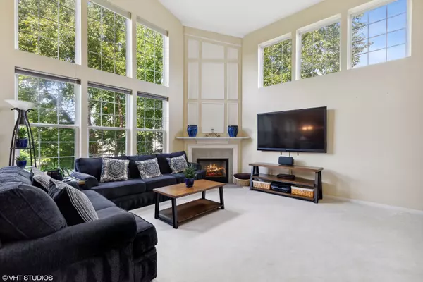 Algonquin, IL 60102,8 Riverdale Court