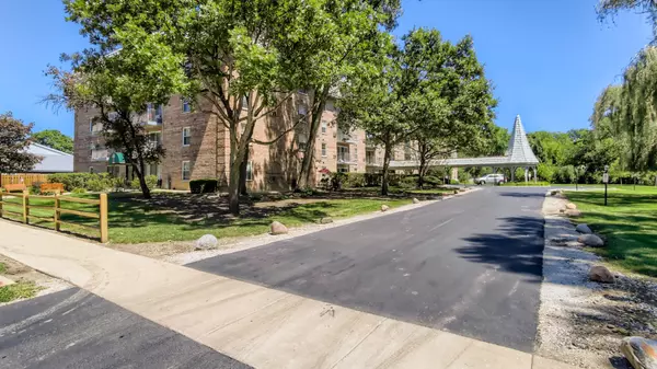 Downers Grove, IL 60515,5125 BLODGETT Avenue #104