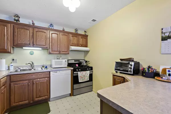 Palatine, IL 60074,1950 N Brice Court #2