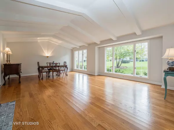 Inverness, IL 60067,1362 Shire Circle