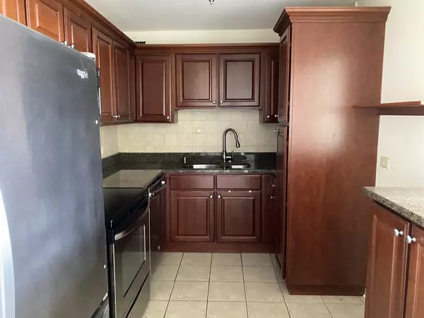 Chicago, IL 60615,4800 S Chicago Beach Drive #2102N