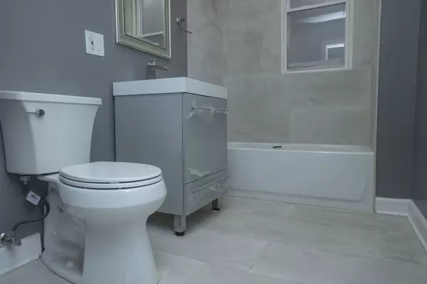 Chicago, IL 60637,6220 S Langley Avenue