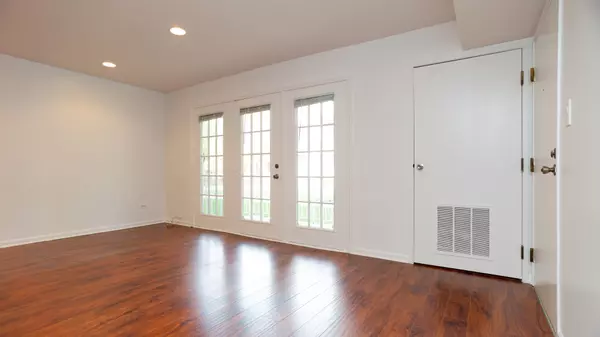 Glenview, IL 60025,607 Quincy Bridge Lane #102