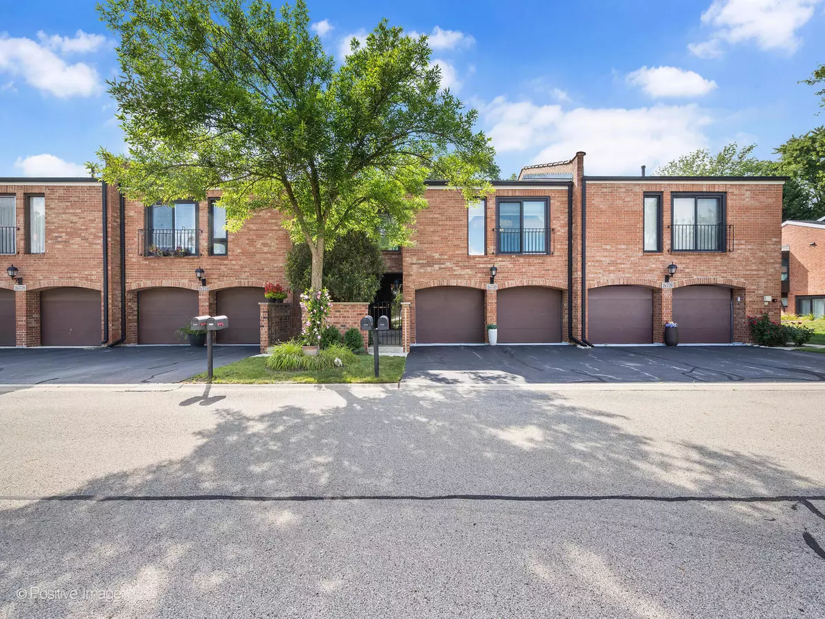 Oak Brook, IL 60523,2S730 Williamsburg Court