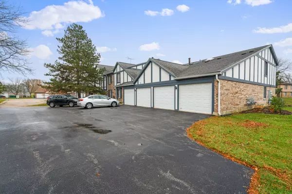Westmont, IL 60559,236 Memory Lane #2