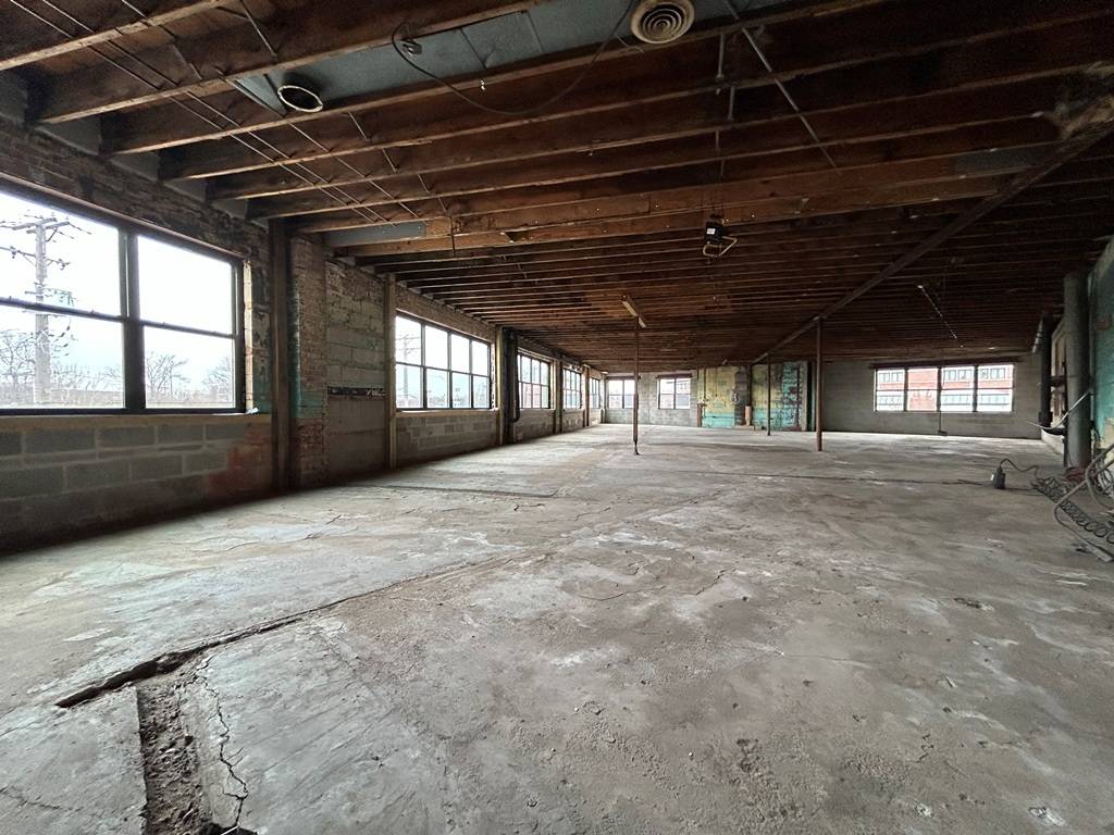 Chicago, IL 60612,2461 W Grand Avenue