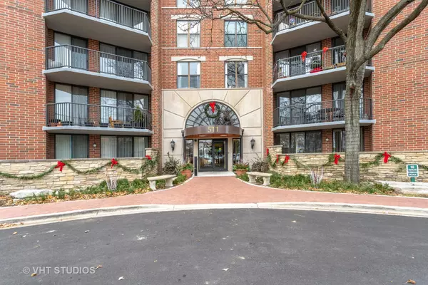 Naperville, IL 60540,511 Aurora Avenue #307