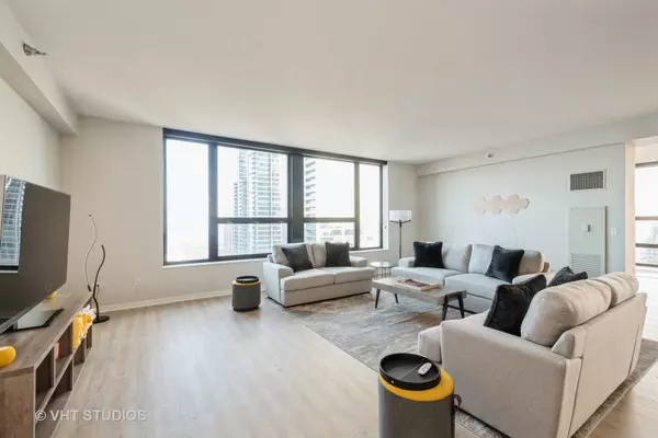 Chicago, IL 60605,1160 S Michigan Avenue #4001