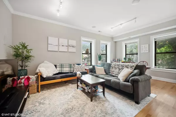 Chicago, IL 60647,1856 N SAWYER Avenue #202