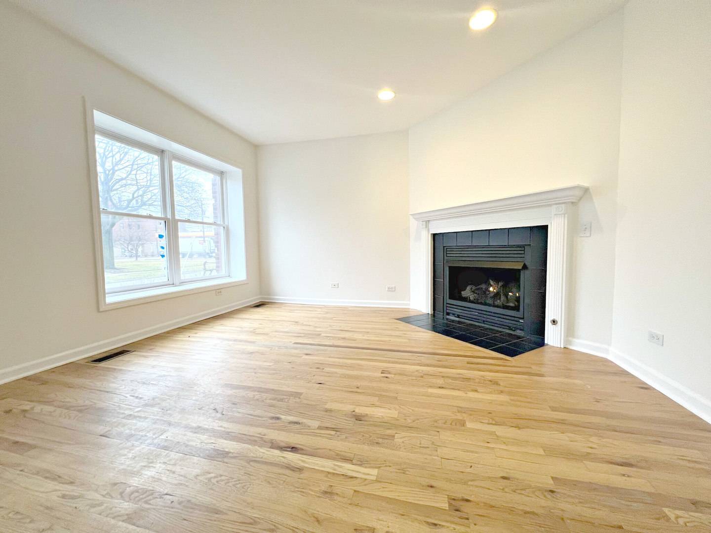 Woodstock, IL 60098,400 N Madison Street #B