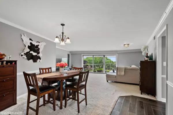 Arlington Heights, IL 60005,1030 S FERNANDEZ Avenue #4F