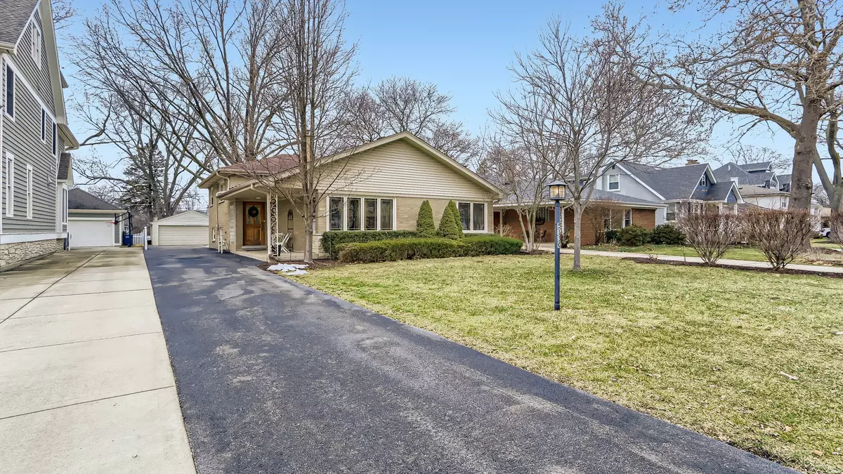 Western Springs, IL 60558,5130 Lawn Avenue