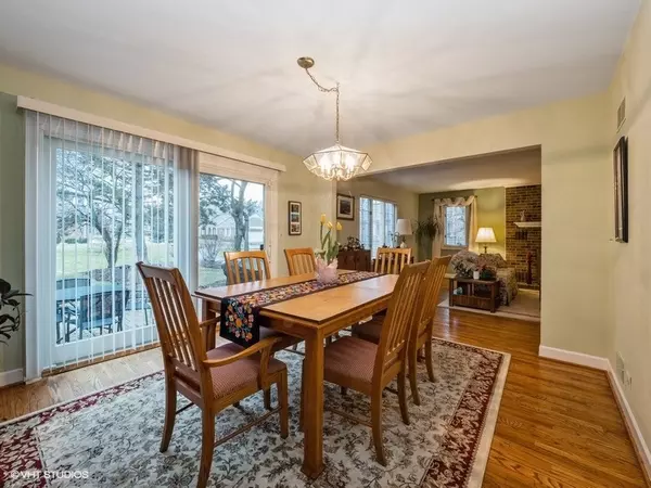 Inverness, IL 60067,1471 Shire Circle