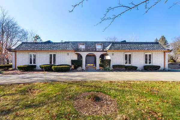 8S284 College Road, Naperville, IL 60540