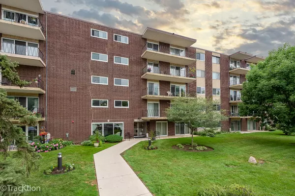 Downers Grove, IL 60515,5300 Walnut Avenue #20B