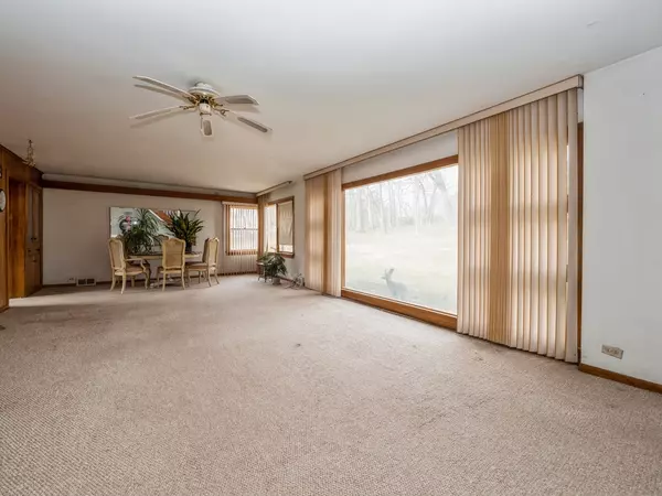 Inverness, IL 60067,1762 W Palatine Road