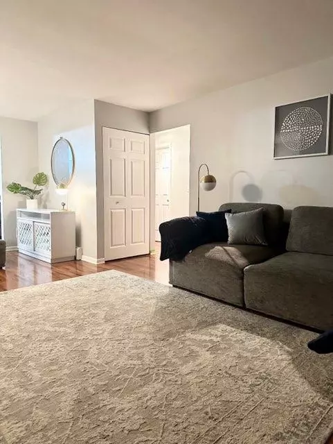 Wheeling, IL 60090,491 Mchenry Road #3A