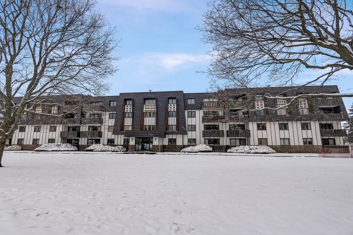 Lake Bluff, IL 60044,13000 W Heiden Circle #3206