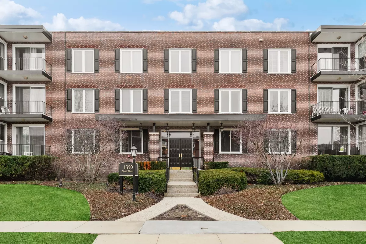 Lake Forest, IL 60045,1350 N WESTERN Avenue #207