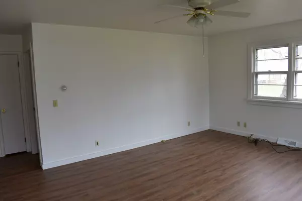 Arcola, IL 61910,214 S Elm Street