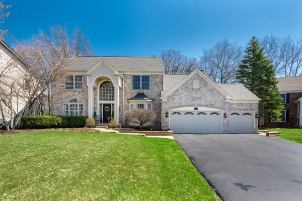 77 Jamestown Court, Grayslake, IL 60030