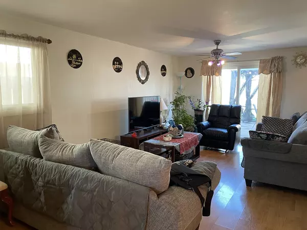 Des Plaines, IL 60016,9243 Maple Lane