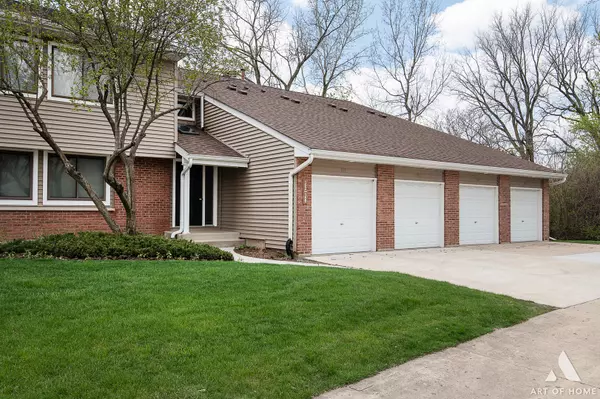 Buffalo Grove, IL 60089,156 Morningside W Lane #23