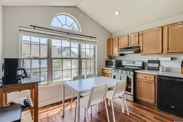 Bartlett, IL 60103,375 Aberdeen Court #2