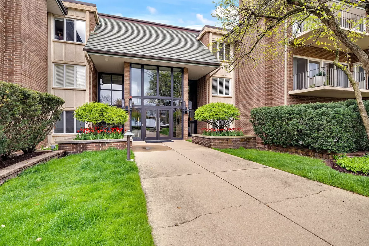 Oak Brook, IL 60523,3 Oak Brook Club Drive #E306