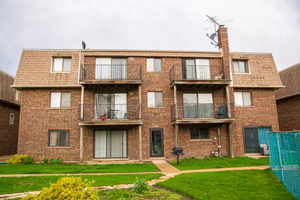 Palatine, IL 60074,1444 Carol Court #3B