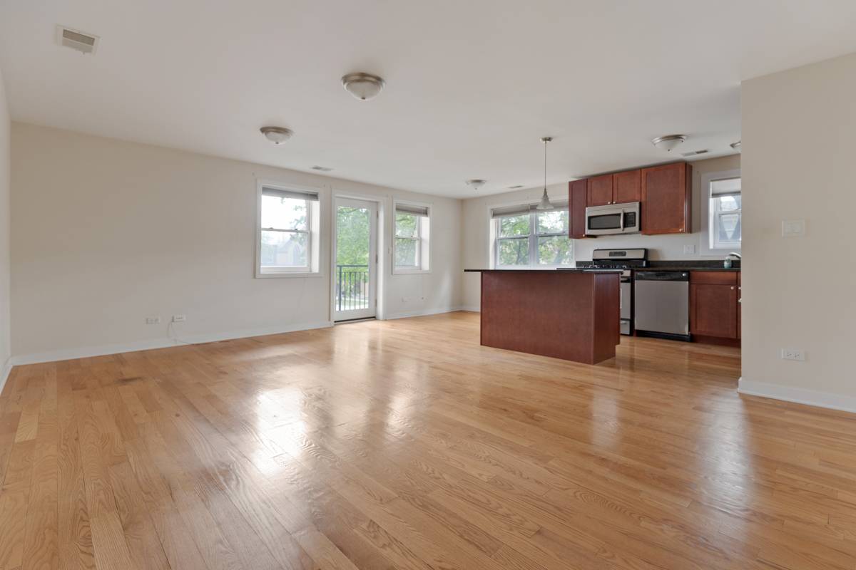 Chicago, IL 60659,2501 W Bryn Mawr Avenue #202