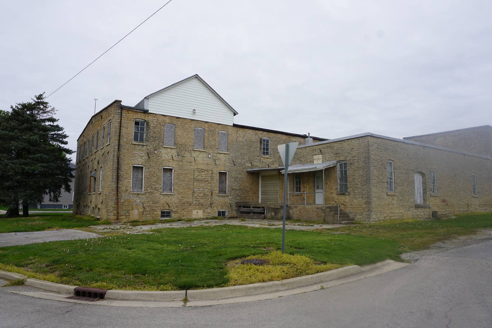 Gilman, IL 60938,203 W 2nd Street