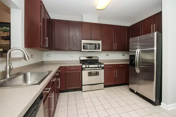 St. Charles, IL 60174,923 Pheasant Trail #923