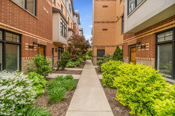 Oak Park, IL 60302,1024 Alexander Lane