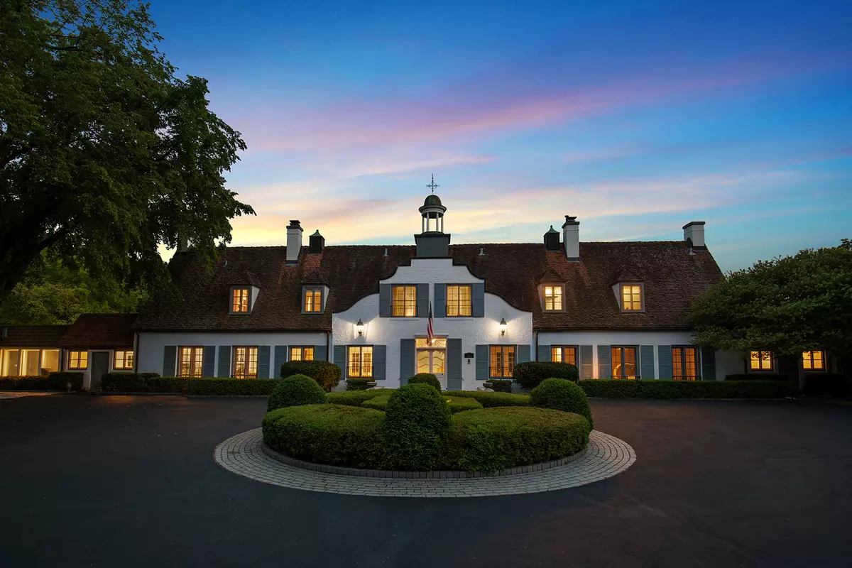 Lake Forest, IL 60045,1221 S Estate Lane