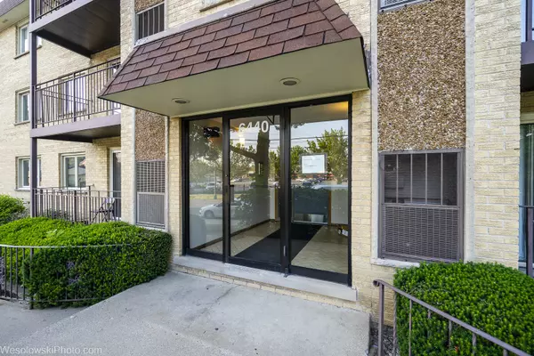Chicago, IL 60631,6440 W Devon Avenue #209