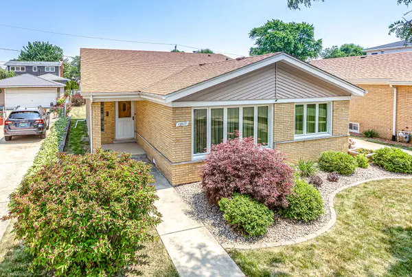 Oak Lawn, IL 60453,10517 S Kilbourn Avenue