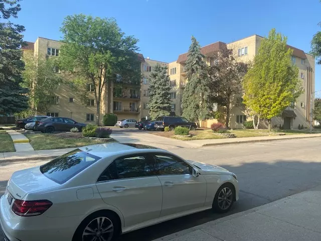 Chicago, IL 60634,6455 W Belle Plaine Avenue #509