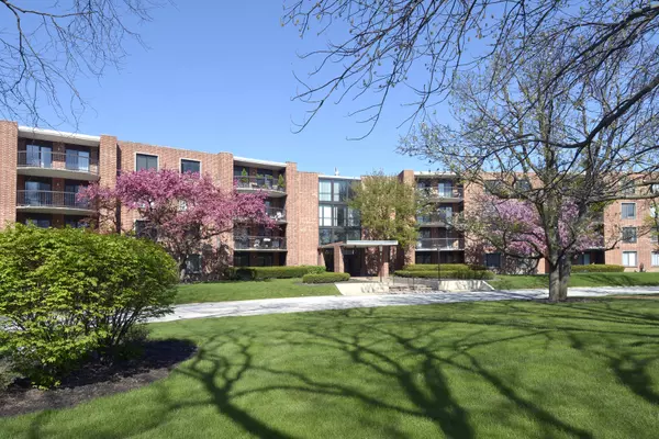 Arlington Heights, IL 60005,1405 E Central Road #206A