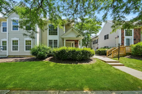 702 E Victoria Circle, North Aurora, IL 60542