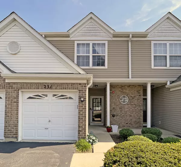 231 ARBORETUM Drive, Lombard, IL 60148