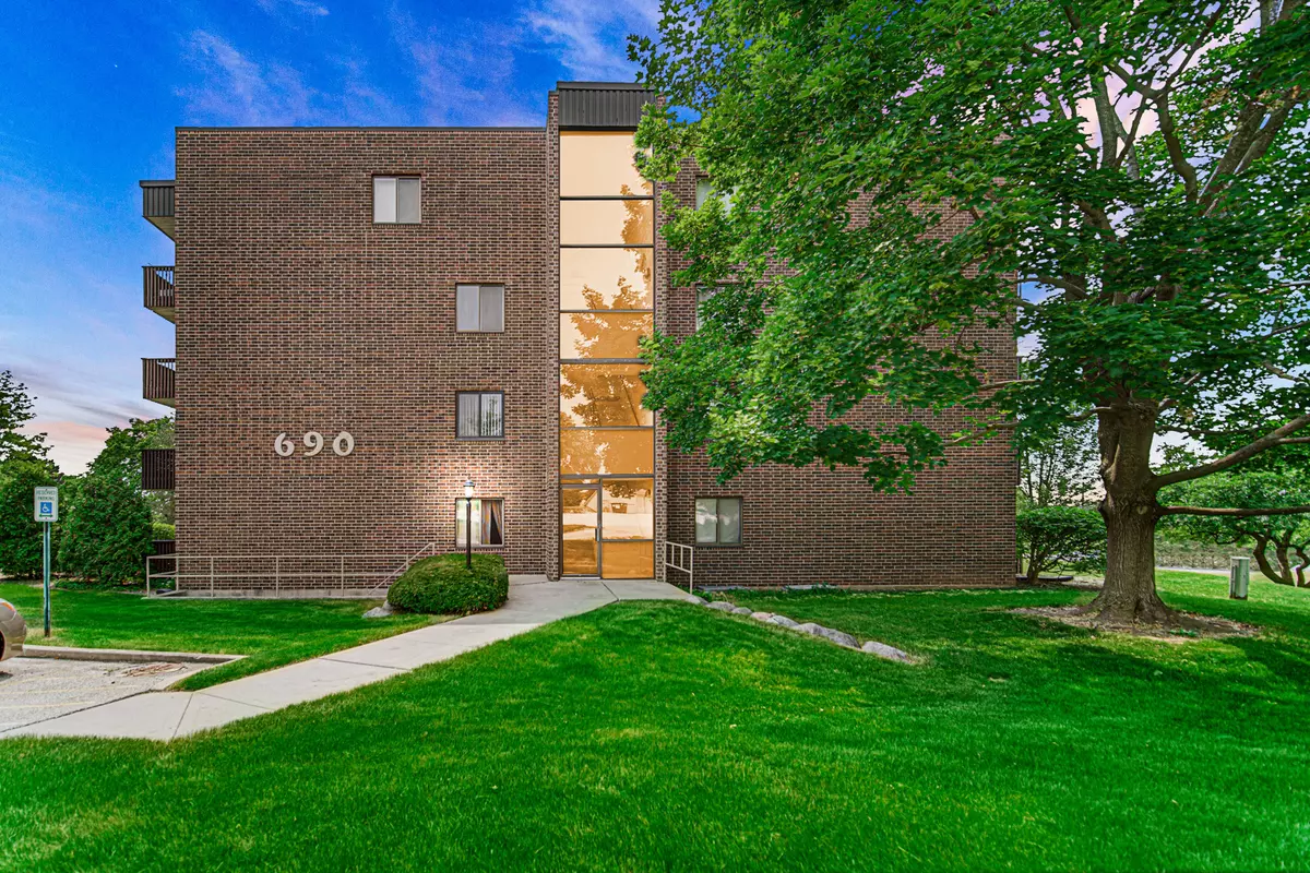 Gurnee, IL 60031,690 Chandler Road #306