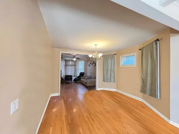 Chicago, IL 60647,1620 N Hamlin Avenue