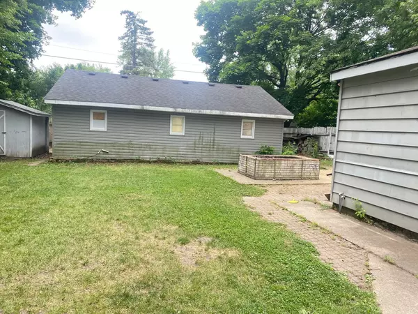 Elgin, IL 60123,813 Oak Street